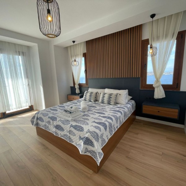 YALIKAVAK 4+1 DENİZE SIFIR SİTE İÇİNDE ÖZEL HAVUZLU