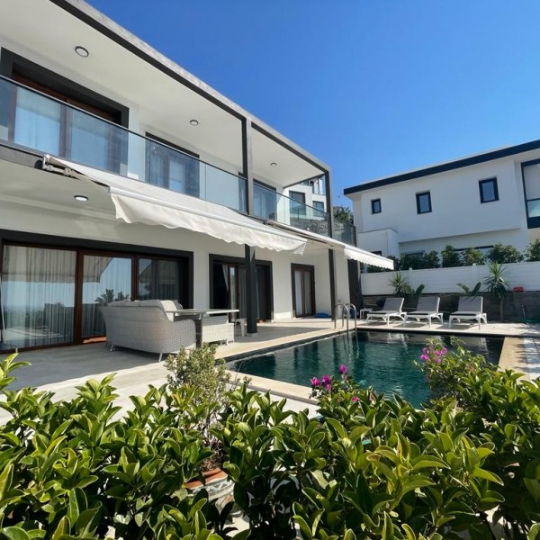 YALIKAVAK 4+1 DENİZE SIFIR SİTE İÇİNDE ÖZEL HAVUZLU