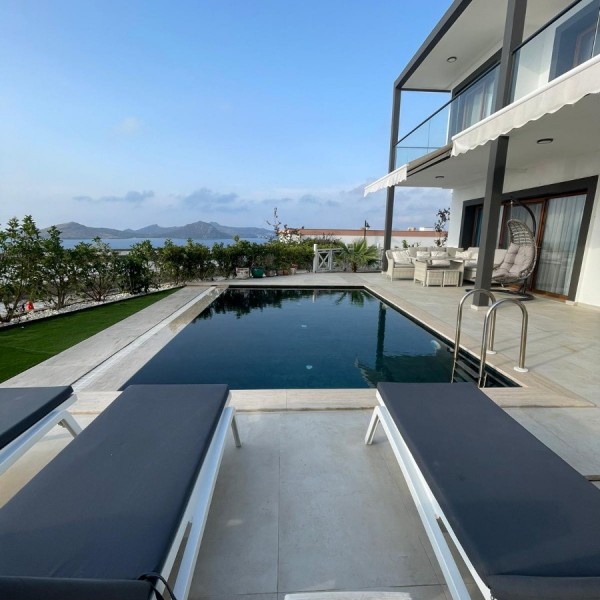 YALIKAVAK 4+1 DENİZE SIFIR SİTE İÇİNDE ÖZEL HAVUZLU