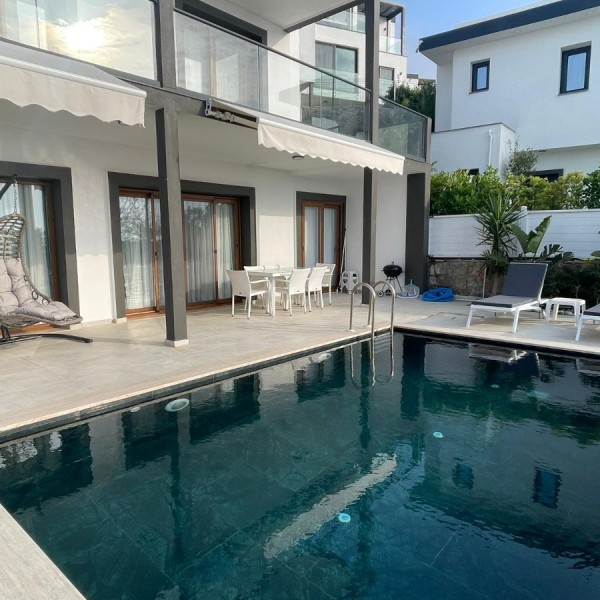 YALIKAVAK 4+1 DENİZE SIFIR SİTE İÇİNDE ÖZEL HAVUZLU