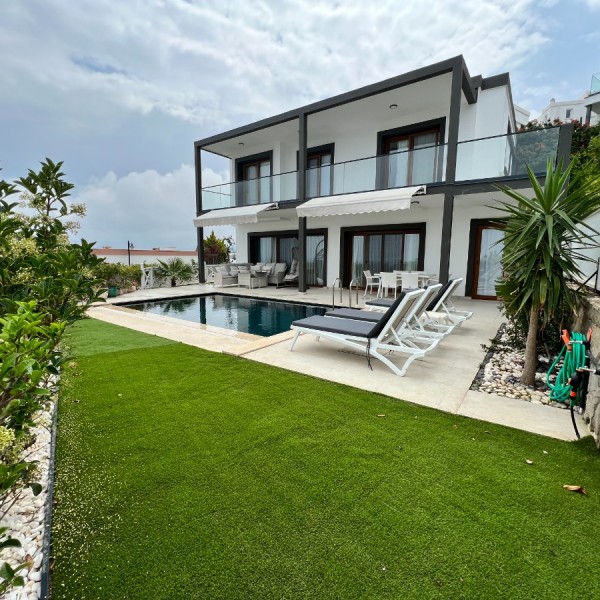 YALIKAVAK 4+1 DENİZE SIFIR SİTE İÇİNDE ÖZEL HAVUZLU