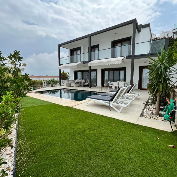 YALIKAVAK 4+1 DENİZE SIFIR SİTE İÇİNDE ÖZEL HAVUZLU